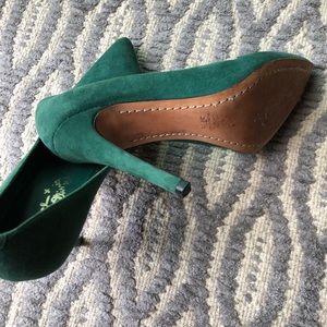 Alice + Olivia Shoes - Alice and Olivia Green Suede Pumps Alice + Olivia Shoes - Alice and Olivia Green Suede Pumps
